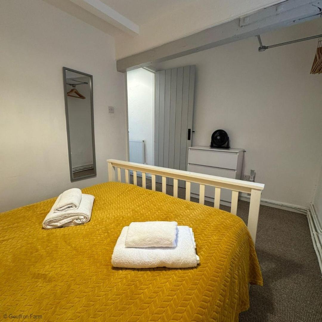 Farmhouse & Cottage At Geufron Farm - Dog Friendly Bryn-crug Bagian luar foto